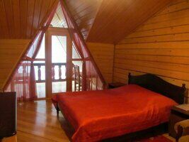 Двухместный номер с балконом (одна двухспальная кровать), Гостевой дом Любава, Каменномостский