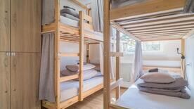 Кровать в общем 4-местном номере для женщин, Гостевой дом Hot Place, Владивосток