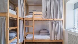 Кровать в общем 6-местном номере для женщин, Гостевой дом Hot Place, Владивосток