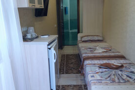 Небольшое помещение с двумя кроватями, Гостевой дом Алвис, Алушта