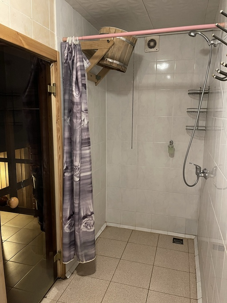 Малая русская баня на берегу озера