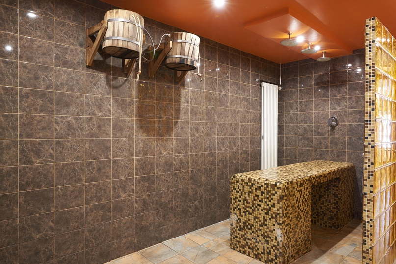 Большая Русская Баня на берегу озера