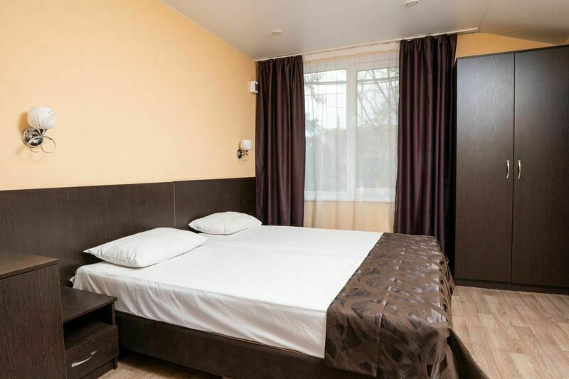 Домик 2-местный каменный (с верандой)