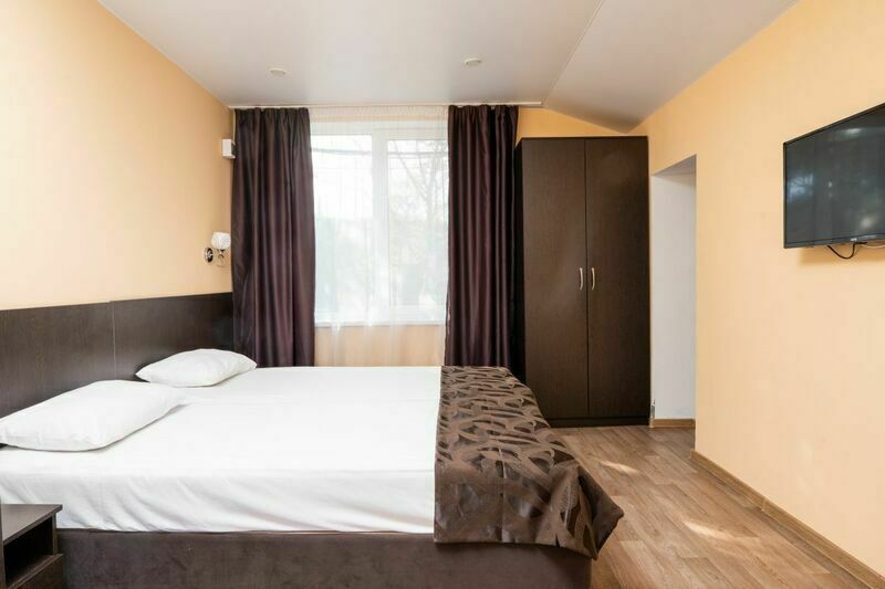 Домик 2-местный каменный (с верандой)