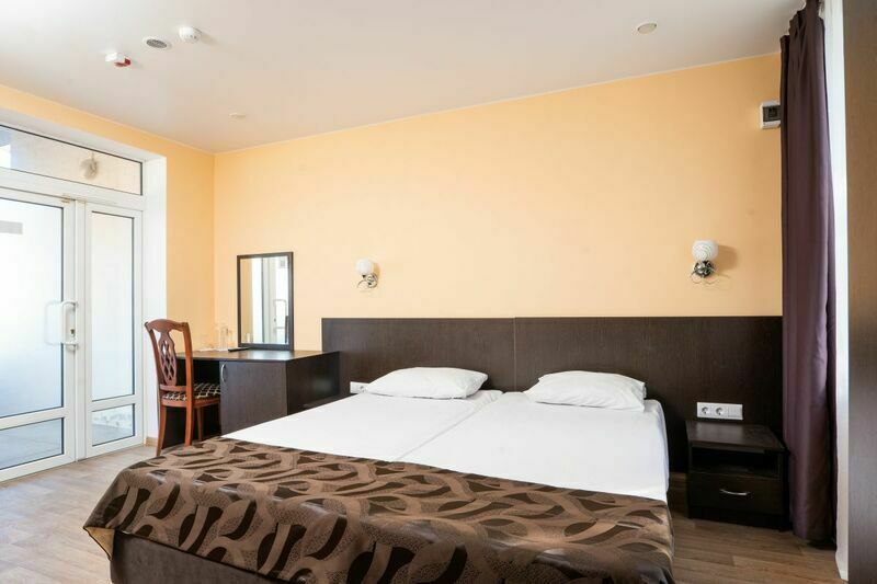 Домик 2-местный каменный (с верандой)