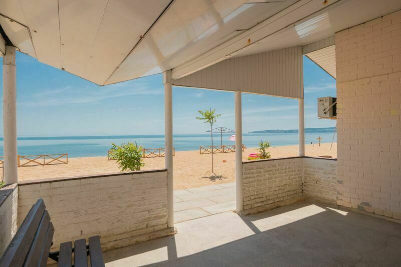 Домик 2-местный каменный (с верандой)