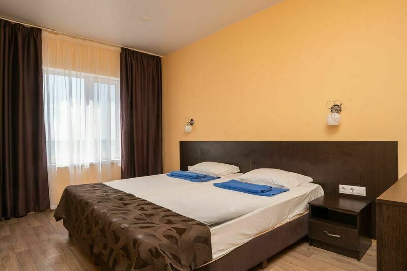 Домик 5-местный 4-комнатный каменный «Санвиль» (с верандой)