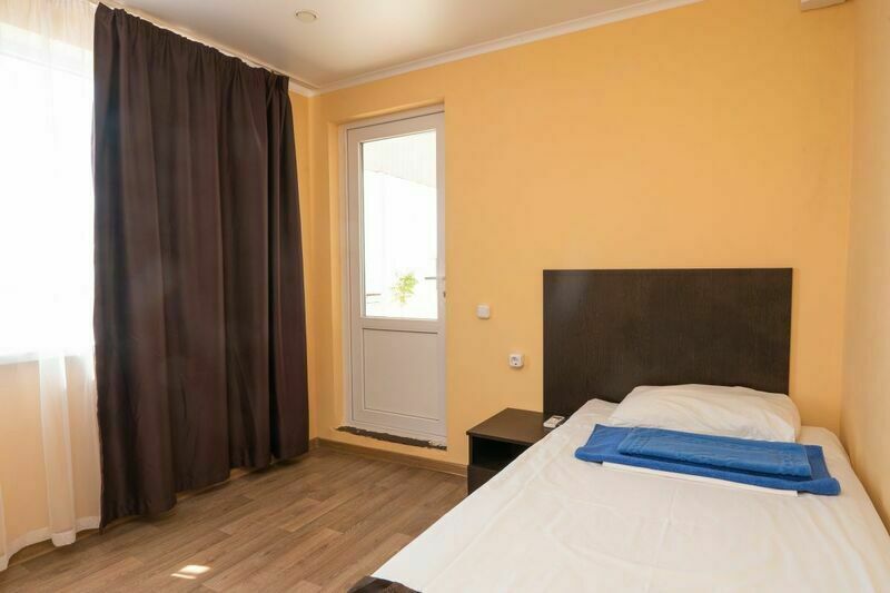 Домик 5-местный 4-комнатный каменный «Санвиль» (с верандой)