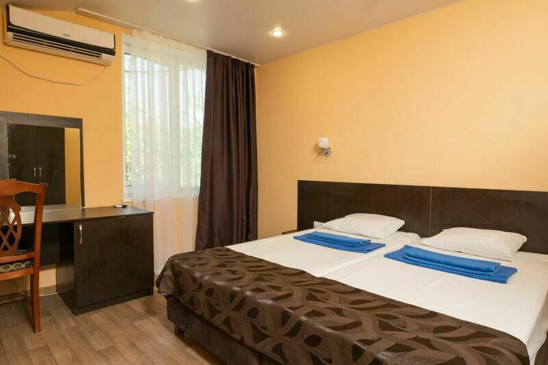 Домик 5-местный 4-комнатный каменный «Санвиль» (с верандой)