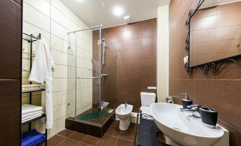 Полулюкс 2-местный 1-комнатный (выход на бассейн, 1 этаж)