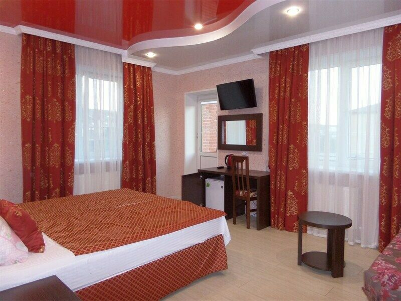 Люкс 4-местный (с балконом)