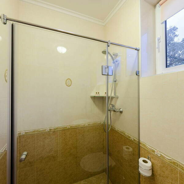 Люкс 4-местный 1-комнатный (4)