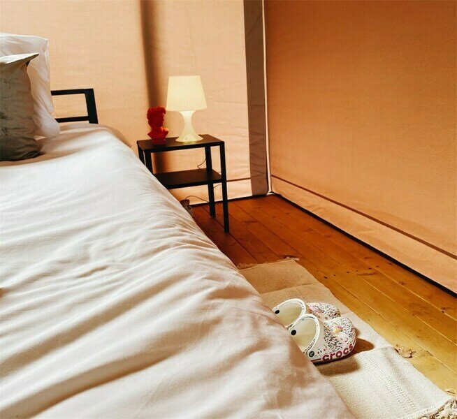 Глемпинг Комфорт 2-местный (Сафари-Тент с частичным видом на залив)