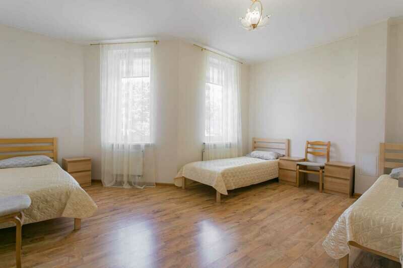5-местный женский (белая комната) | Уют, Калининградская область