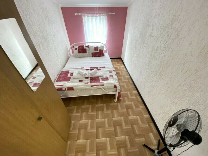 Эконом 2-местный (с большой кроватью)