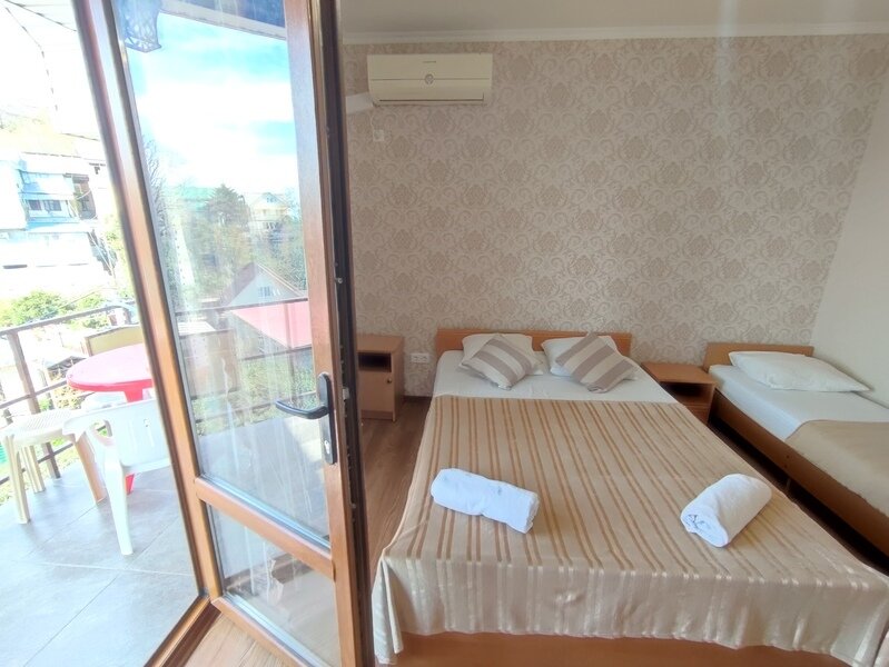 Комфорт 3-местный (с балконом, вид на море)