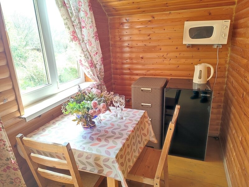 Семейный 4-местный (с мини-кухней, в бунгало)