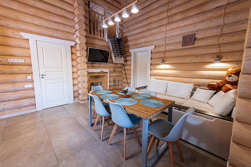 Обеденная зона и зона гостиной