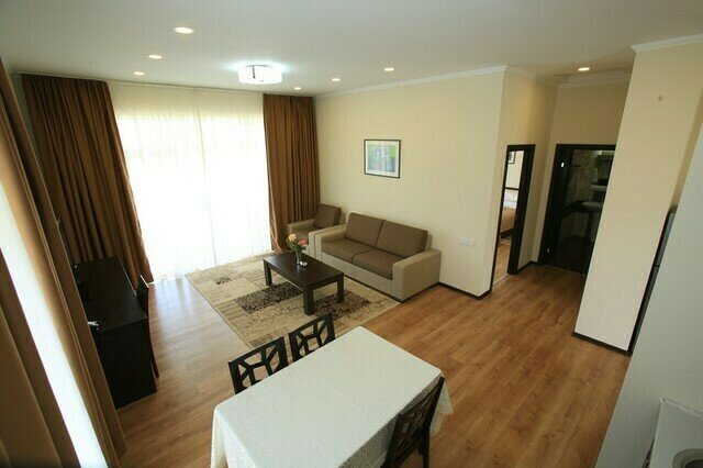 Люкс 4-местный 3-комнатный семейный