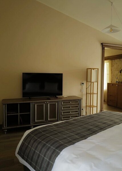 Люкс 2-местный 2-комнатный «Мадрид»