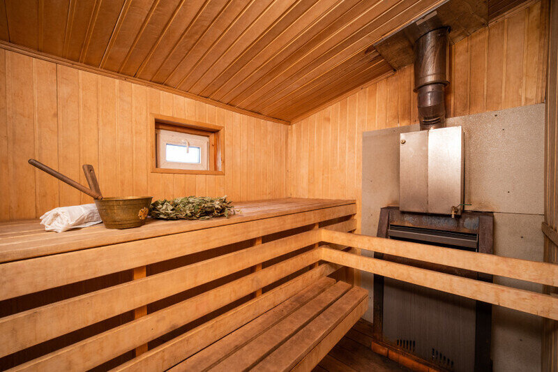 Домик 4-местный (на воде с баней)