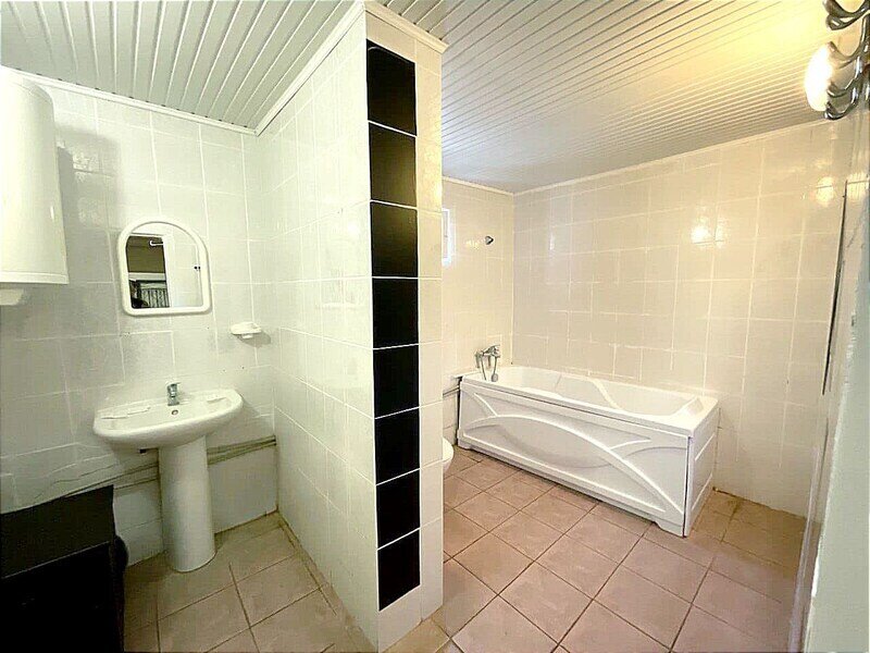 Дом на берегу моря с мангалом