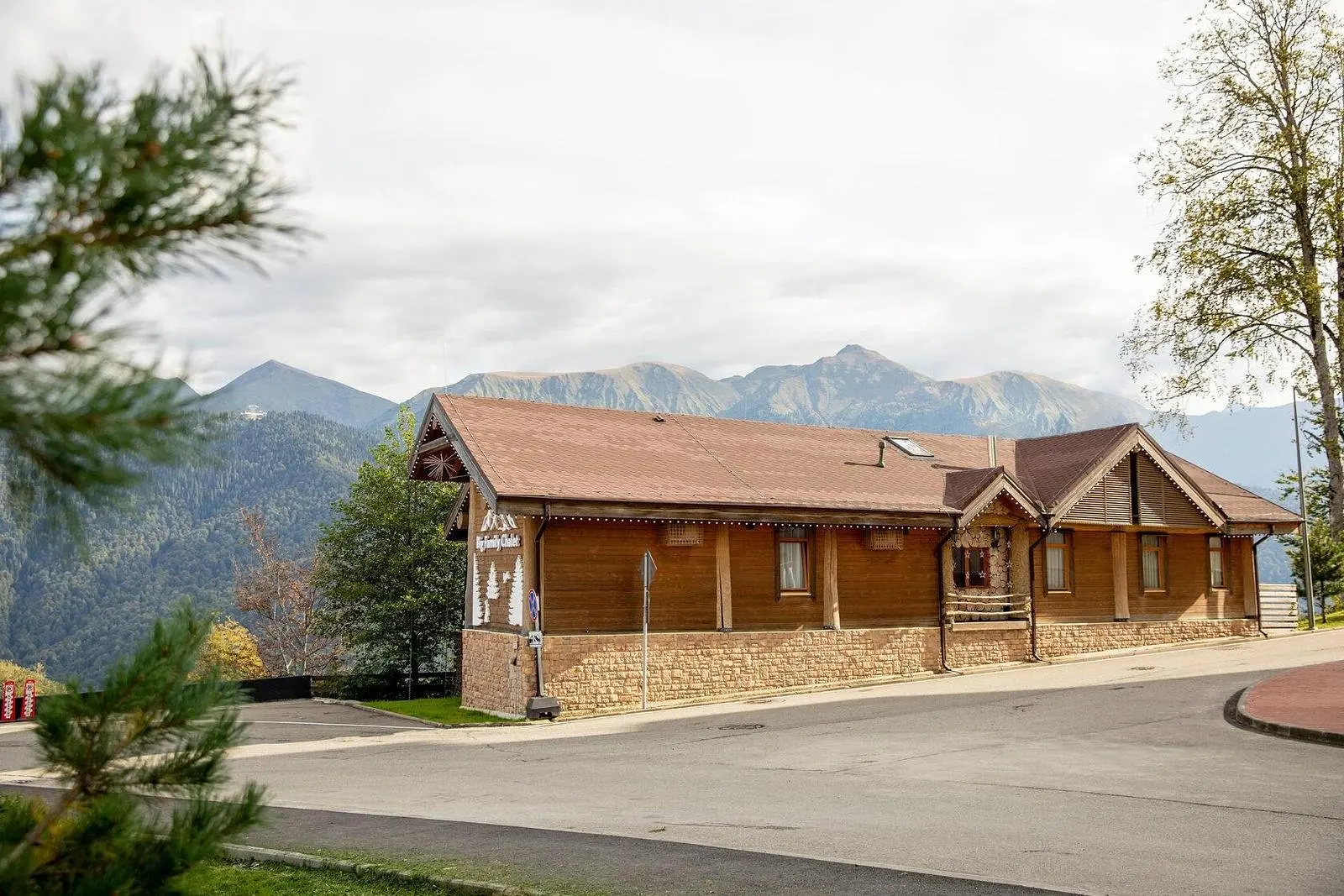 Шале Big Family Chalet With Jacuzzi, Сочи, Краснодарский край