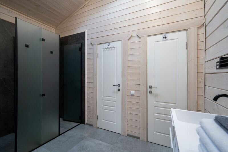 Зона санузлов и душевых