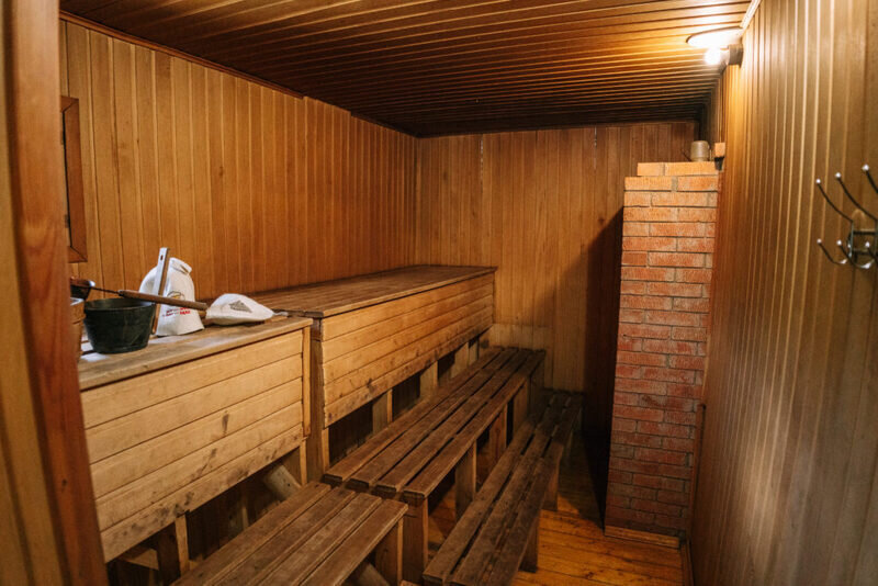 Коттедж 4-местный ВИП (с баней и беседкой на берегу озера)