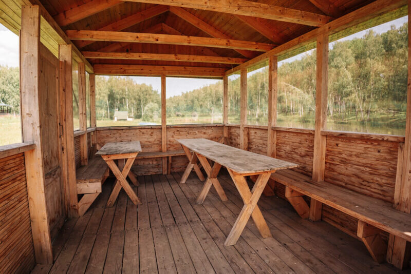 Коттедж 4-местный ВИП (с баней и беседкой на берегу озера)