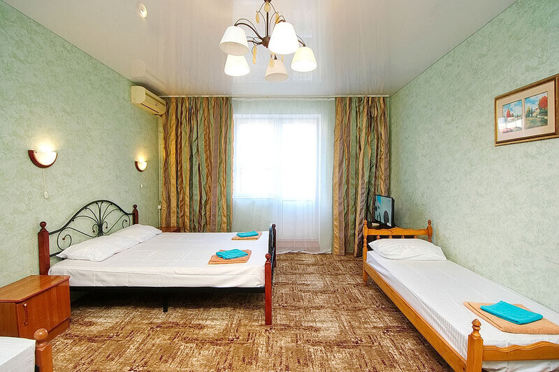 Люкс 4-местный (с балконом)