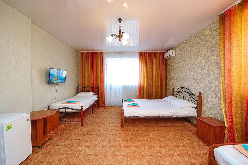 Люкс 4-местный (с балконом)