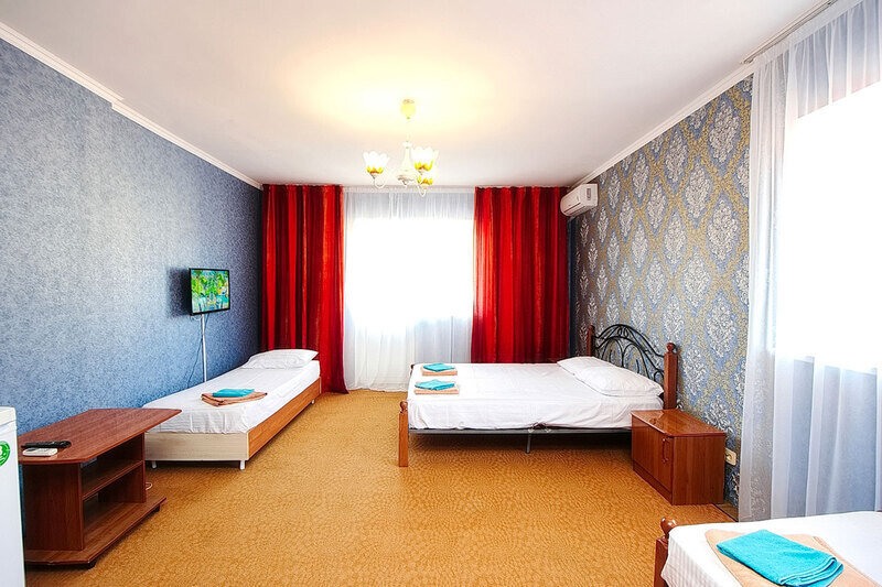 Люкс 4-местный (с балконом)