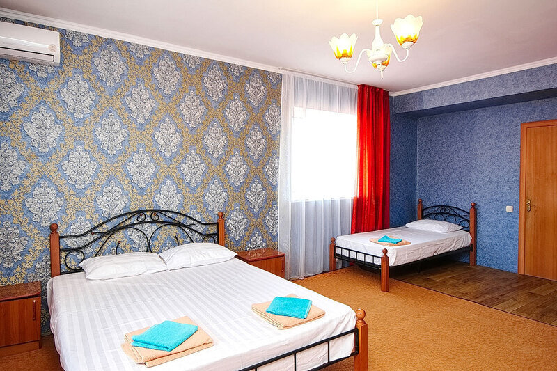 Люкс 4-местный (с балконом)