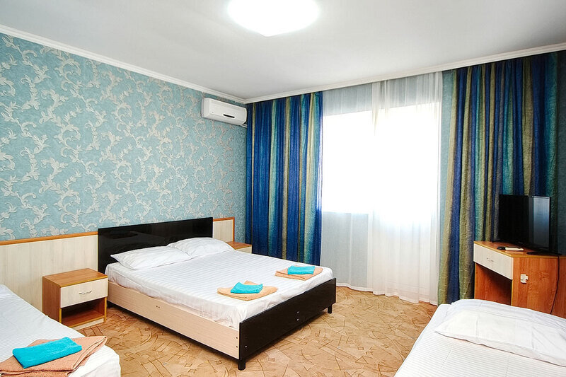 Люкс 4-местный (с балконом)