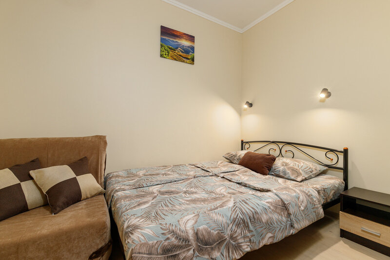 Номер 3-местный (2-спальной кроватью, вид на бассейн)