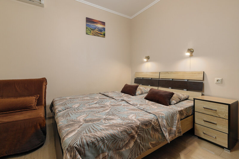 Номер 3-местный (2-спальной кроватью, вид на бассейн)