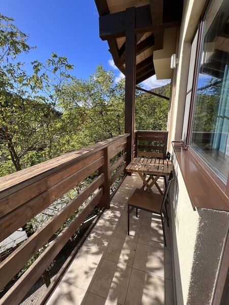 Люкс 4-местный (с видом на горы)