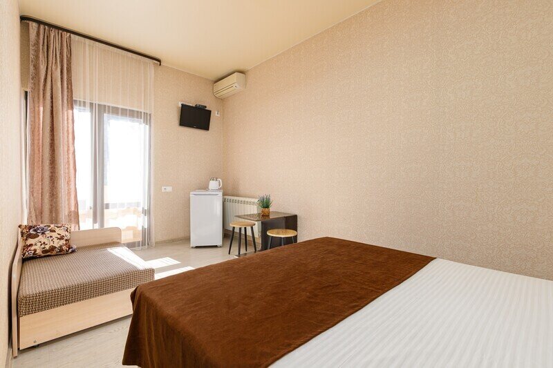 Стандартный 3-местный DBL (4 этаж, с балконом)