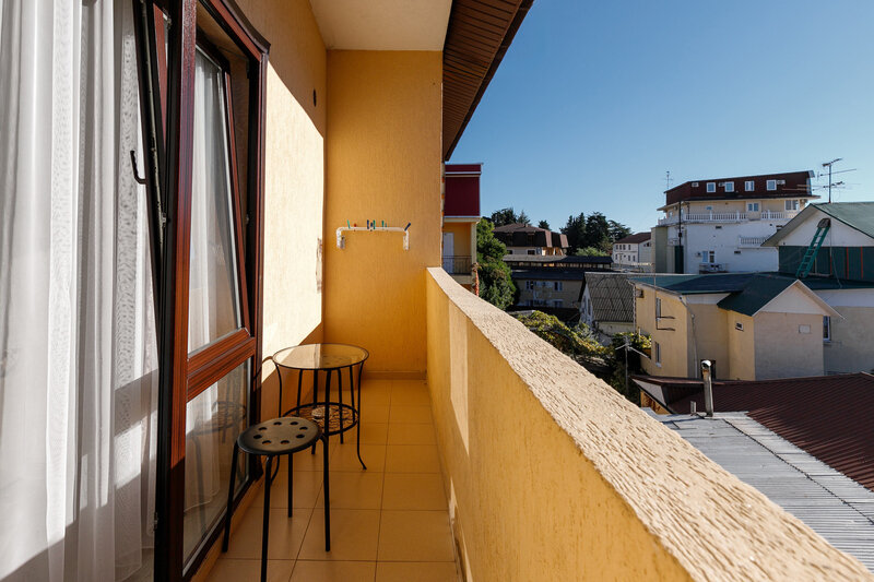 Стандартный 3-местный DBL (4 этаж, с балконом)