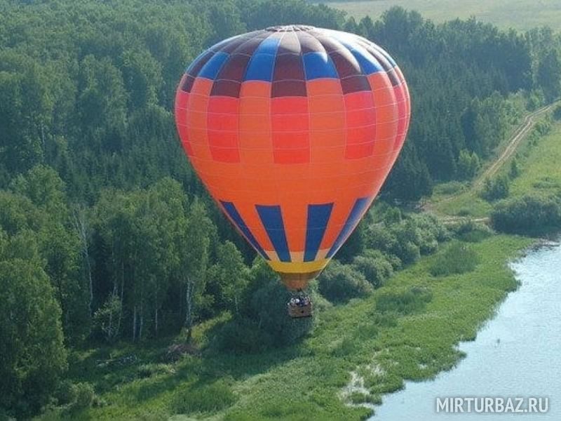 Трос воздушного шара. Воздушный шар. Полет на воздушных шарах. Воздушный шар мандаринового цвета. Воздушный шар над лесом.