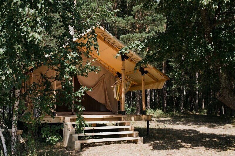 Лесной глэмпинг