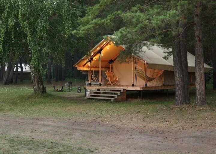 Лесной глэмпинг