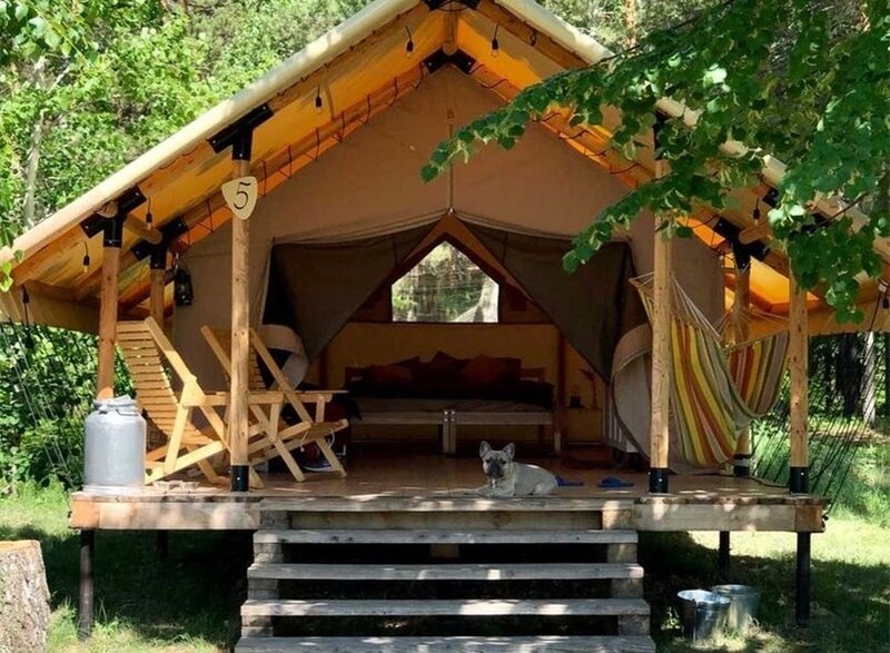 Лесной глэмпинг