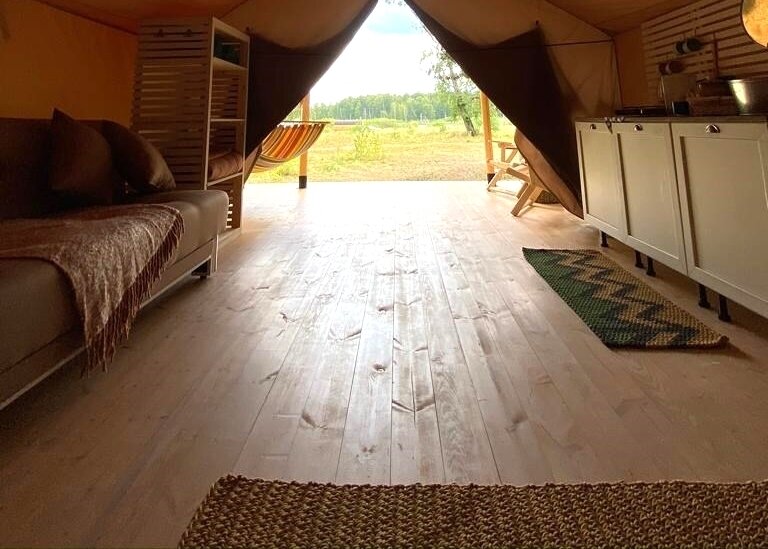 Лесной глэмпинг