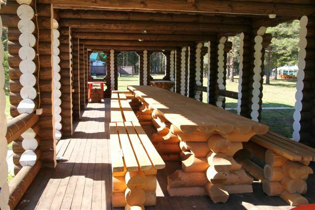 Внутреннее убранство беседки