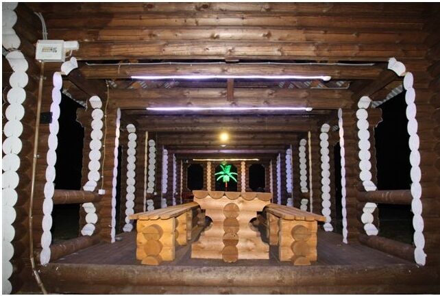 Внутреннее убранство беседки