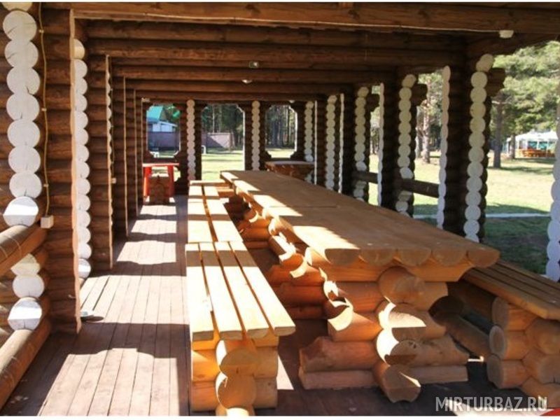 Внутреннее убранство беседки
