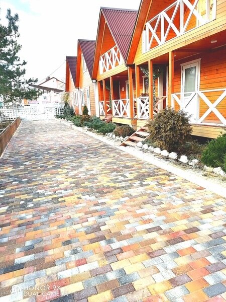 Домик 4-местный (с террасой и балконом)