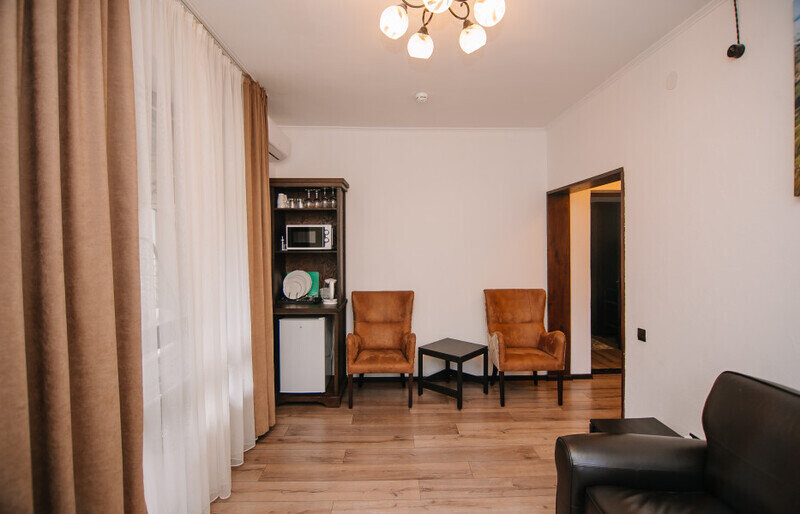 Стандартный 4-местный 2-комнатный (вид на горы)